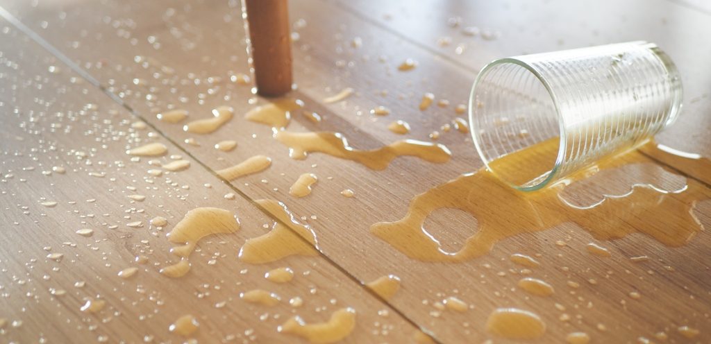 أرضية مطبخ ملطخة