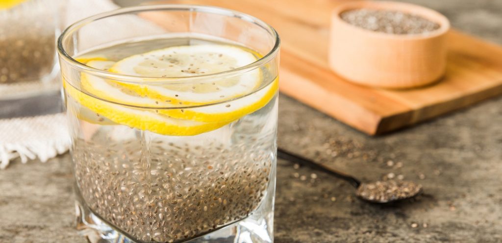 بذور الشيا بالماء والليمون