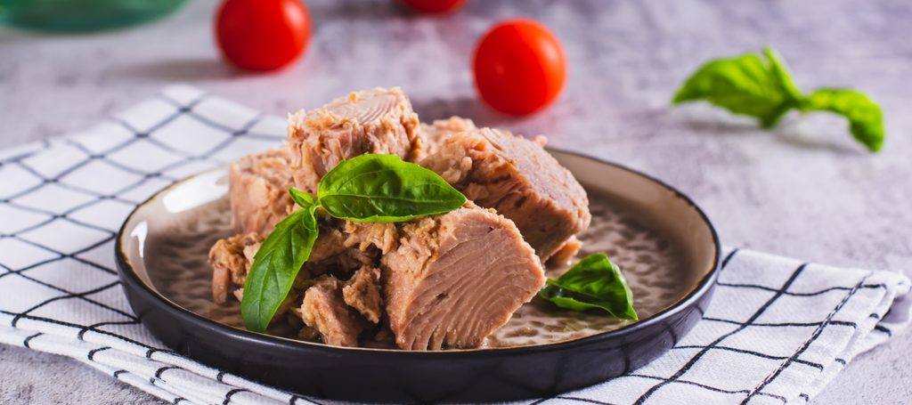 تونة معلّبة