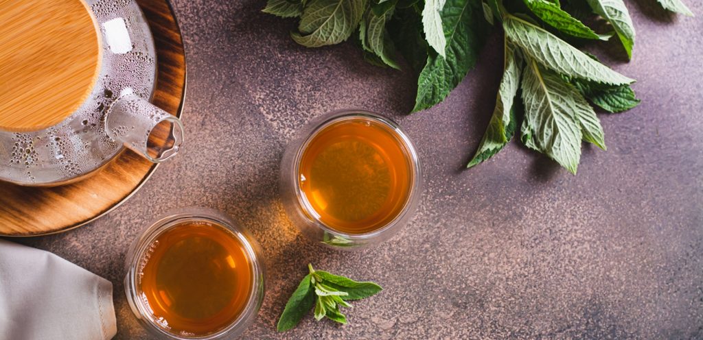 الشاي بالنعناع الطازج