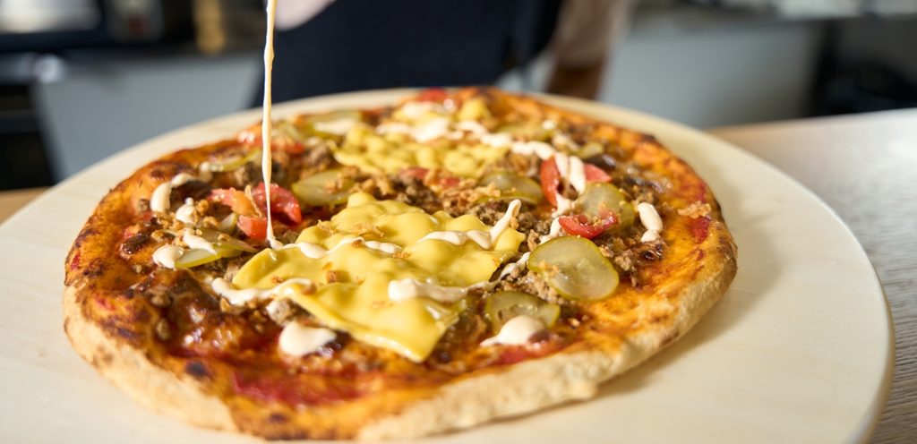 إضافة جبنة الشيدر