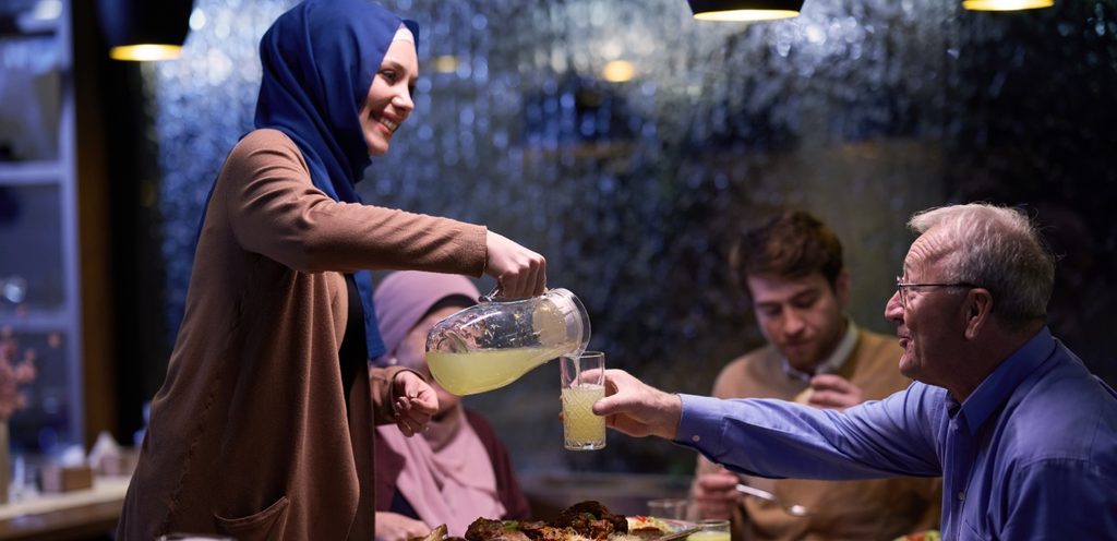 تقديم العصير