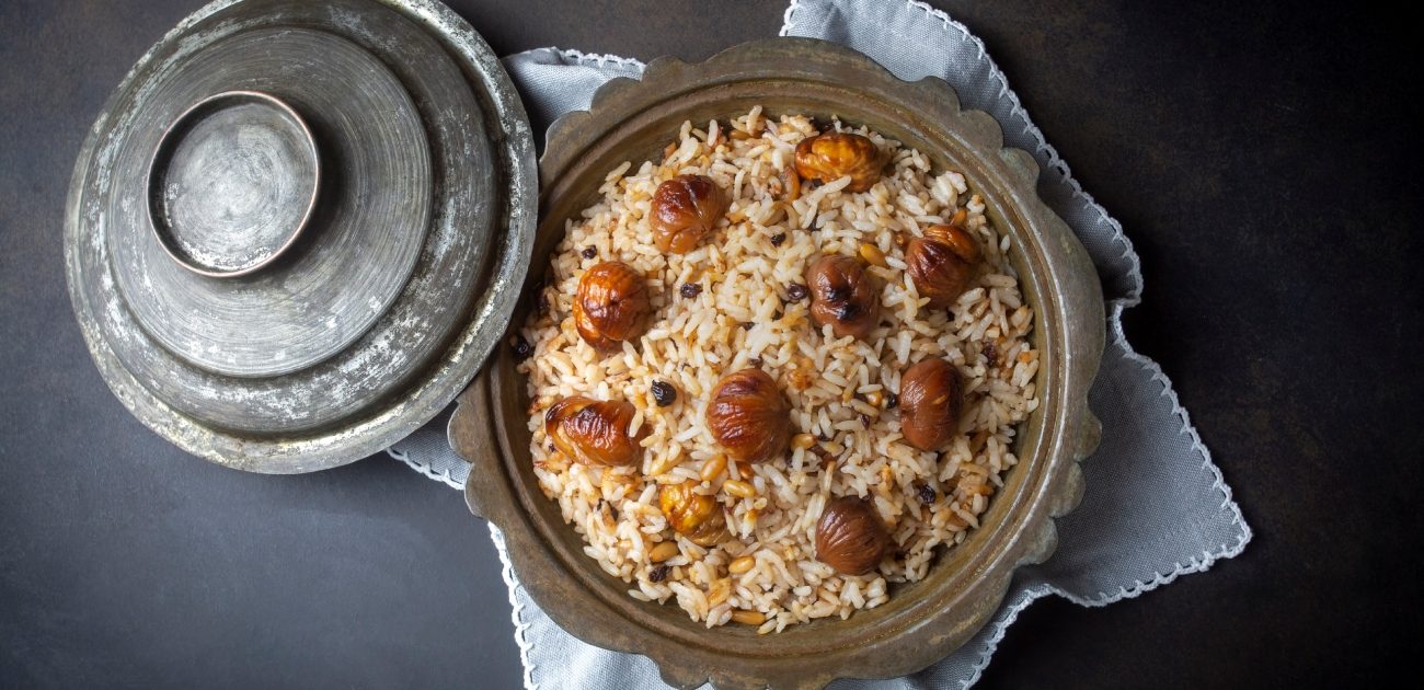 تزيين البرياني بالكستناء المشوية
