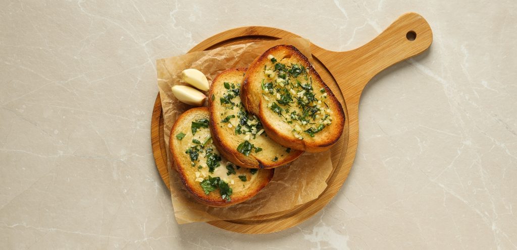 دهن الخبز بالزبدة