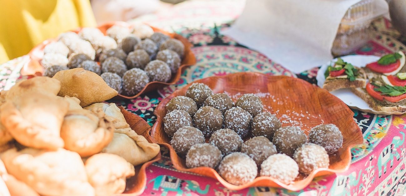 كرات التمر بجوز الهند