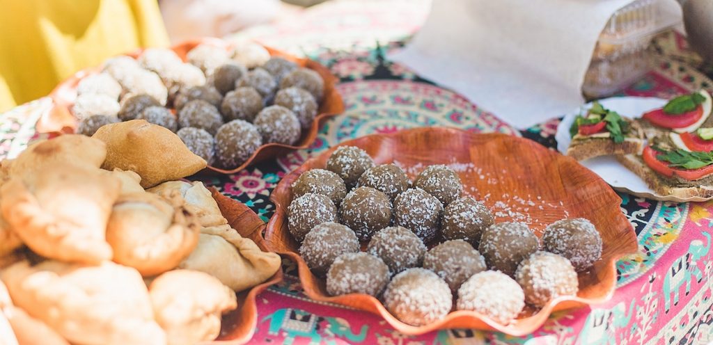 كرات التمر بجوز الهند