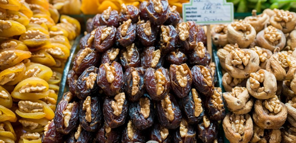 حشو التمر بالمكسرات