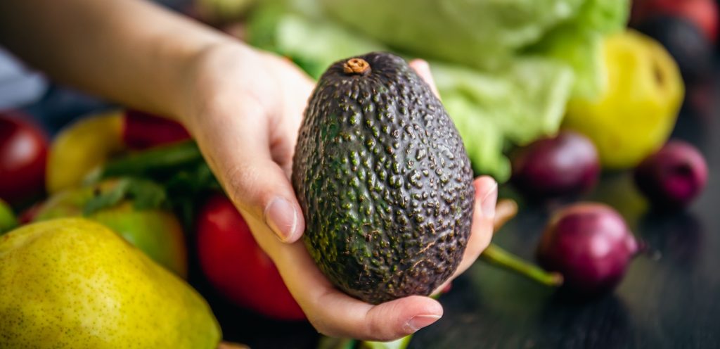 لون الأفوكادو الناضجة