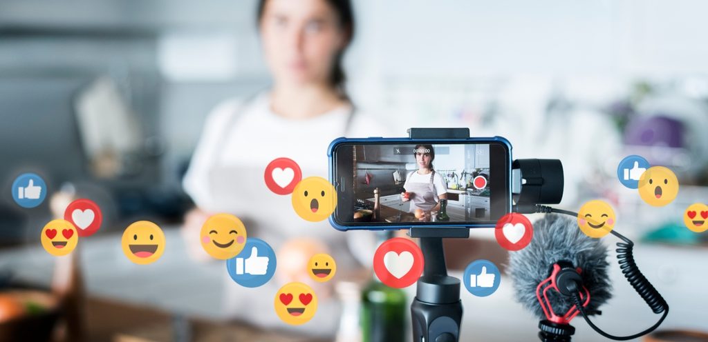 تحضير الطعام بشكل مباشر أمام المتابعين