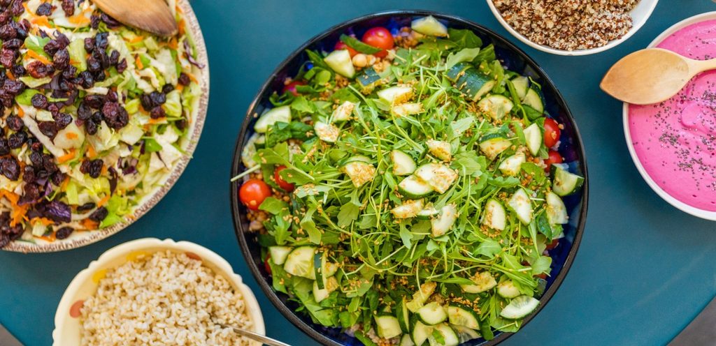 تحضير أطيب السلطات باستخدام خل التفاح