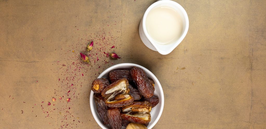 يمكنكم تغميس التمر بالطحينة