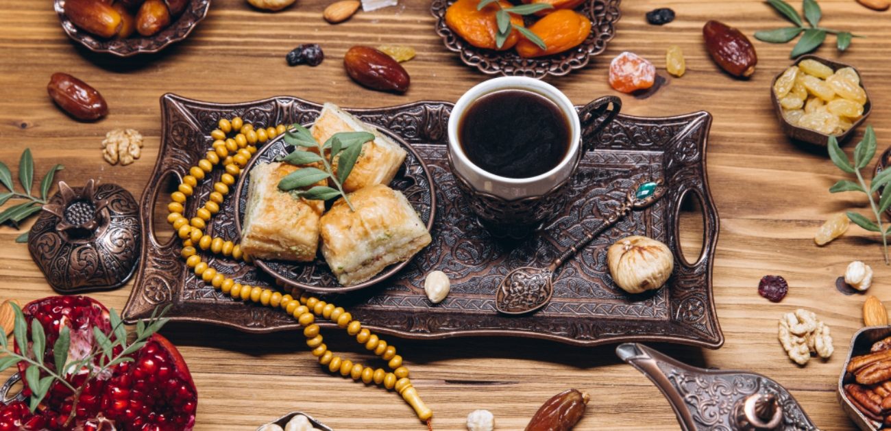 دليلكم الشامل لافكار تقديم للضيوف.. من القهوة والشاي إلى الأطباق والحلويات