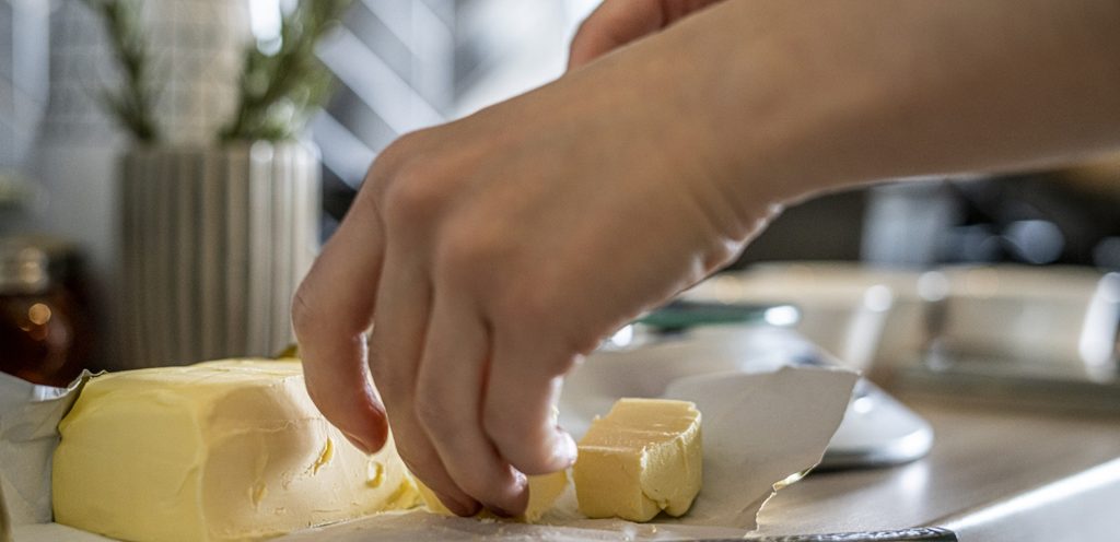 الزبدة من الأطعمة التي تستخدم كثيرًا في الطبخ