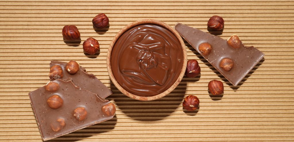 الشوكولاتة العادية بالبندق