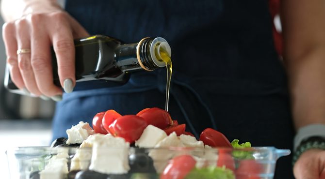 إضافة زيت الزيتون