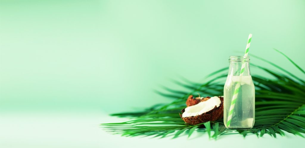 ماء جوز الهند الصحي والمنعش