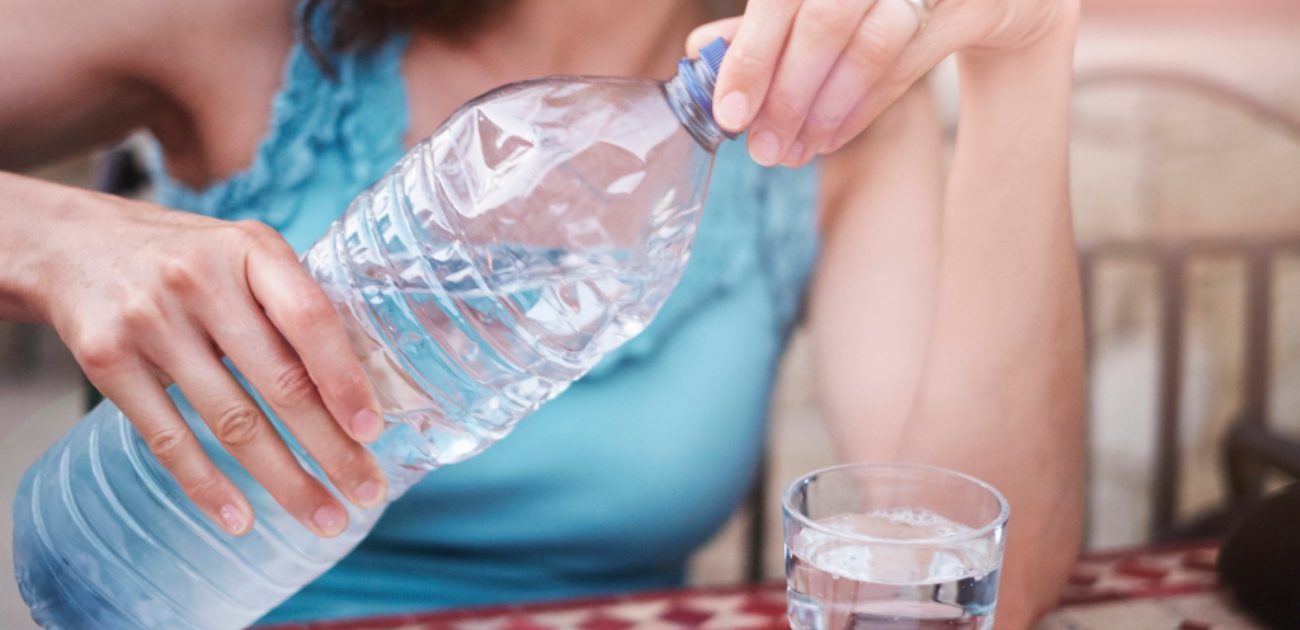 3 أسباب تدفعكم إلى عدم شرب الماء أثناء تناول الطعام.. تعرفوا عليها!
