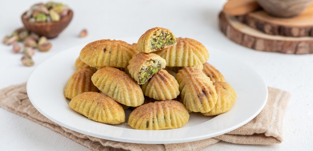 معمول الفستق أيضًا من الحلويات المفضلة في الأعياد