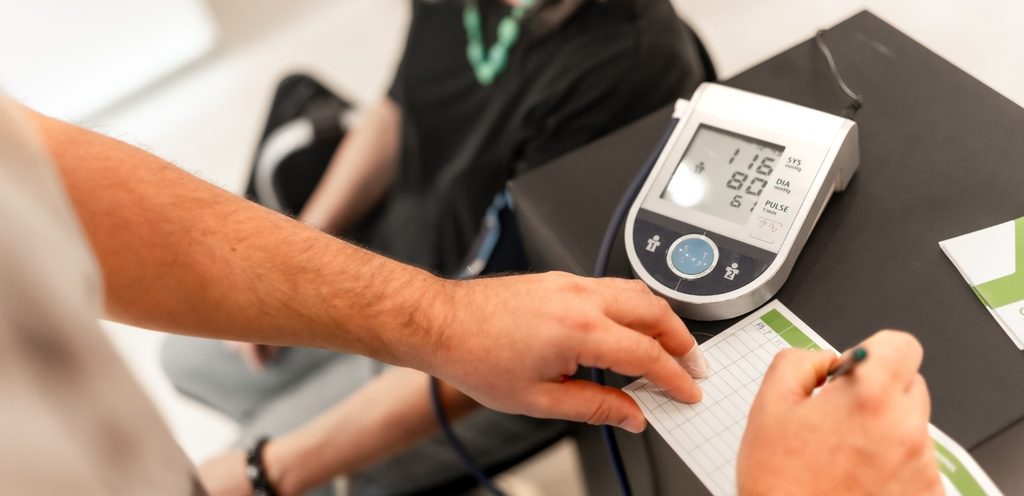 يجب مراقبة ارتفاع وانخفاض ضغط الدم