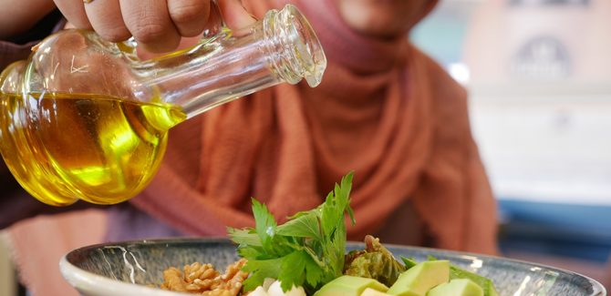إضافة زيت الزيتون