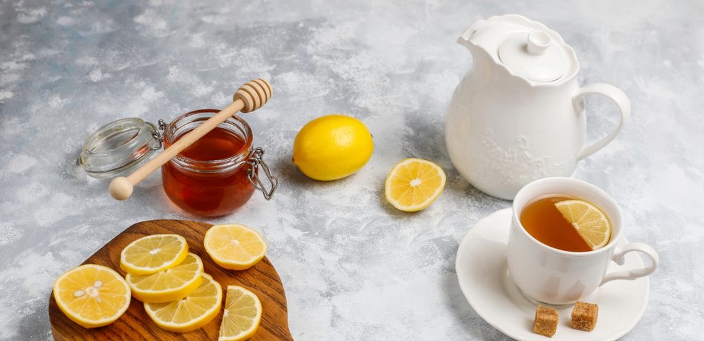 استخدام العسل كمُحلي طبيعي بديل للسكر