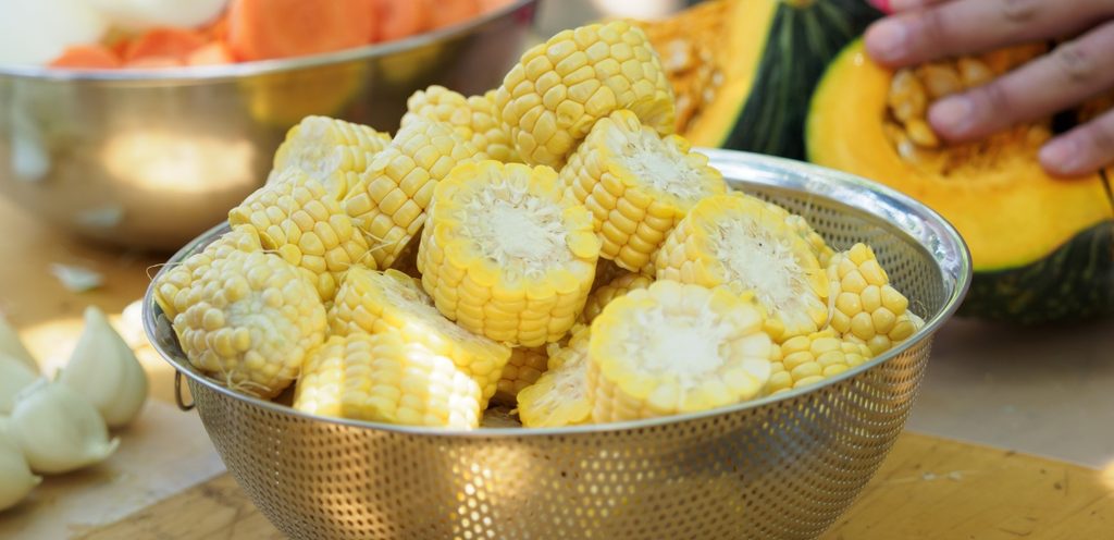 الذرة تحتوي العديد من العناصر الغذاائية