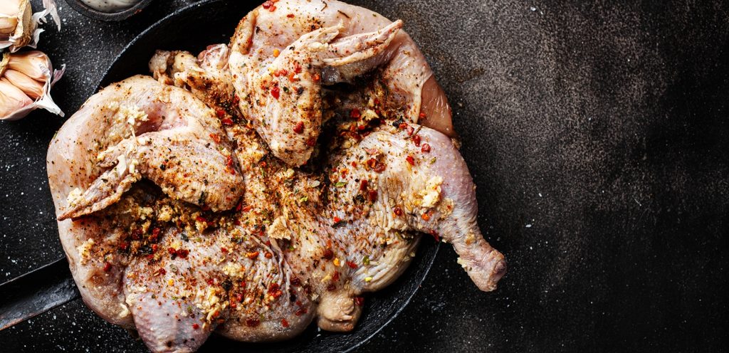 تأكدوا من سلامة الدجاج قبل البدء في طهيه