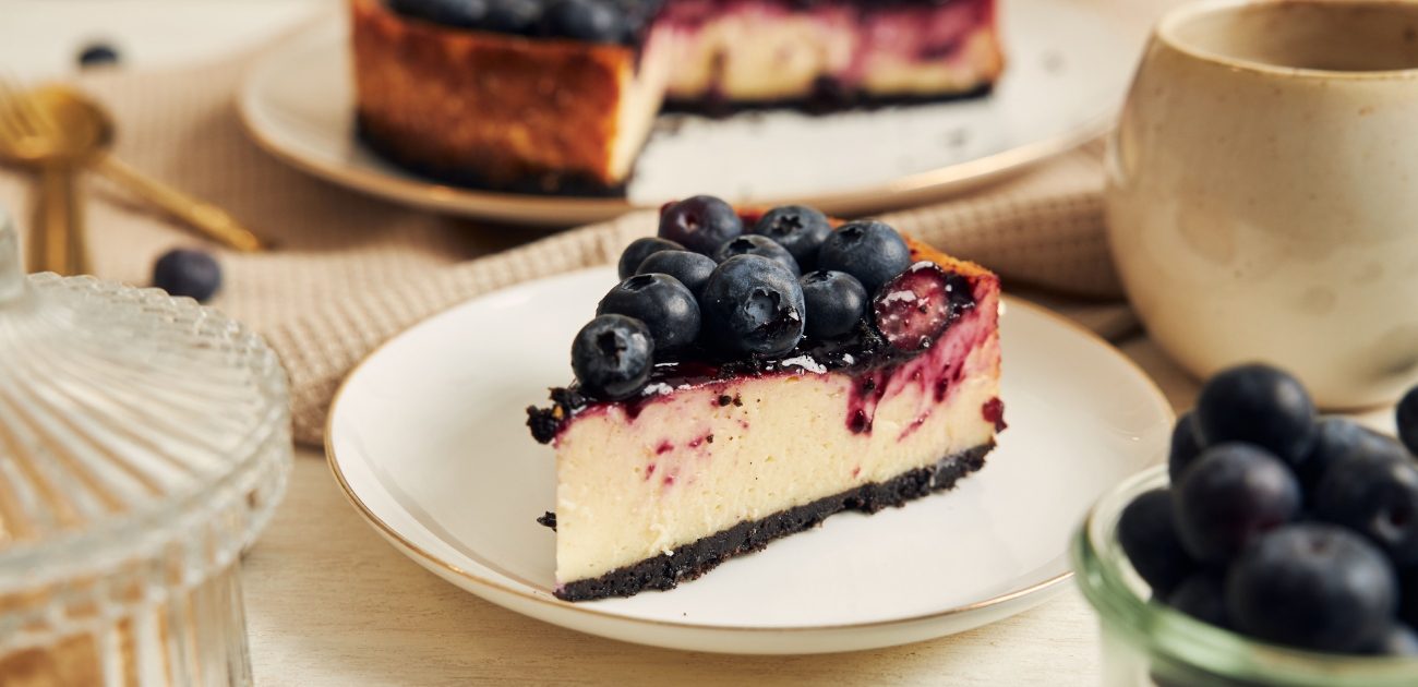 احتفالًا باليوم الوطني لل Blueberry cheese cake.. ما السر وراء هذه النكهة اللذيذة؟