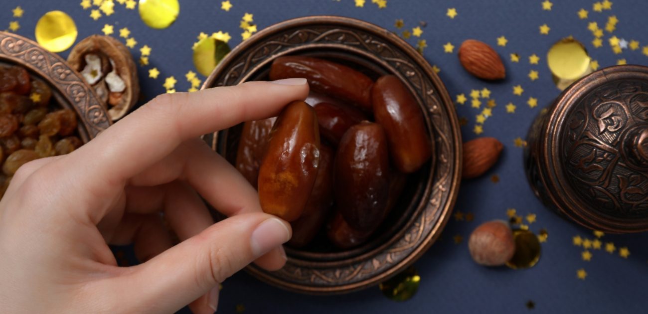 ما حقيقة أن التمر لا يسبب ارتفاع نسبة السكر في الدم؟ إليكم الإجابة