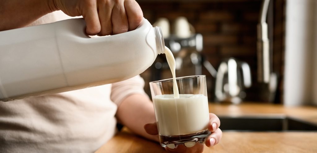 تناول الحليب مفيد لصحة الجسم