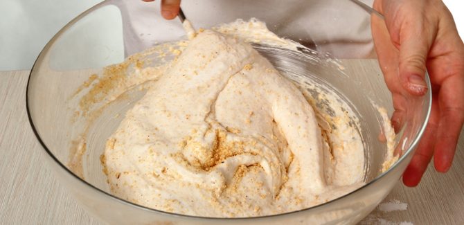نمزج الوعائين ونضيف الجوز