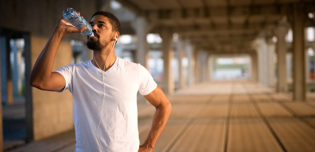 شرب الماء ضروري أثناء ممارسة التمارين الرياضية