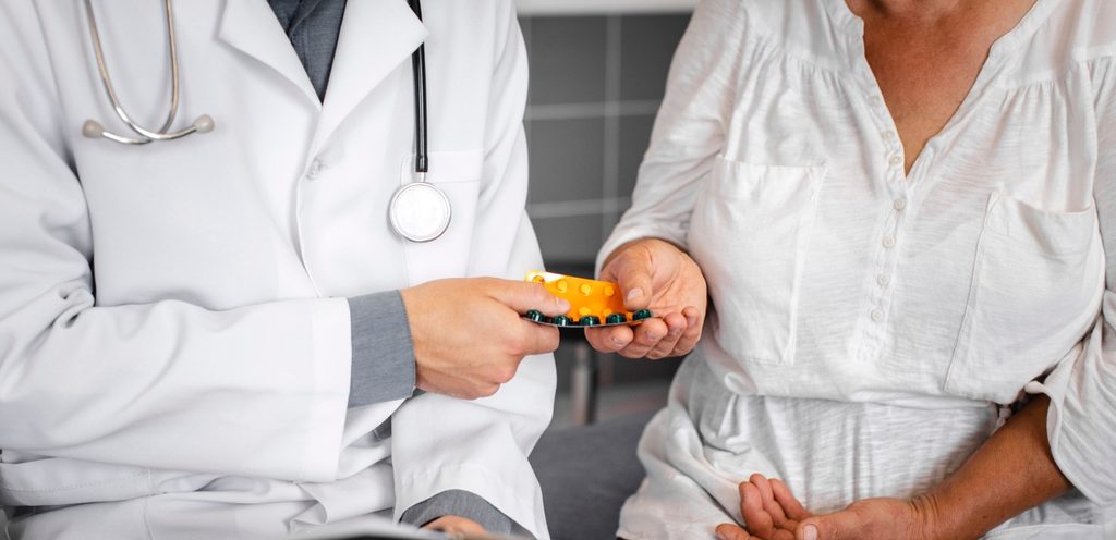 ضرورة زيارة الطبيب وتناول الأدوية