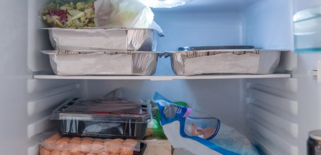 يجب عدم وضع الطعام بشكل عشوائي في الثلاجة