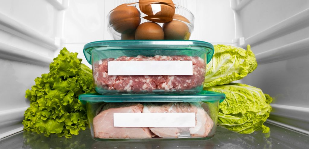 يجب حفظ اللحوم في علب محكمة الإغلاق