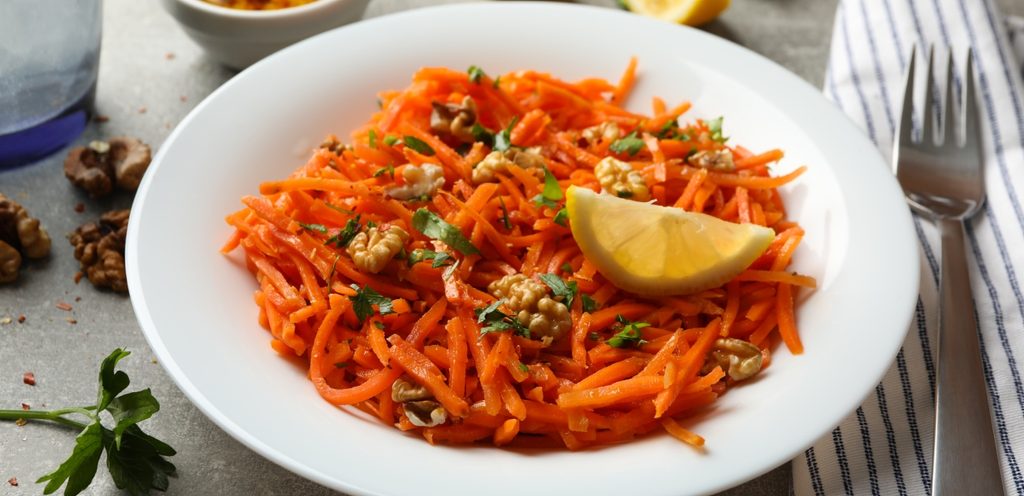 يمكنكم تناول الجزر كسناك خفيف بين الوجبات