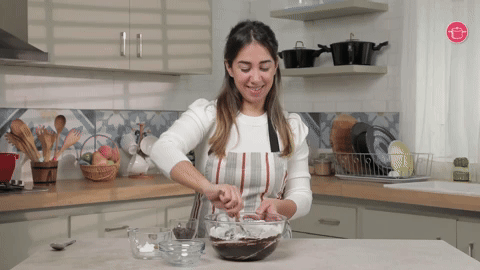إضافة المكونات وخلطها