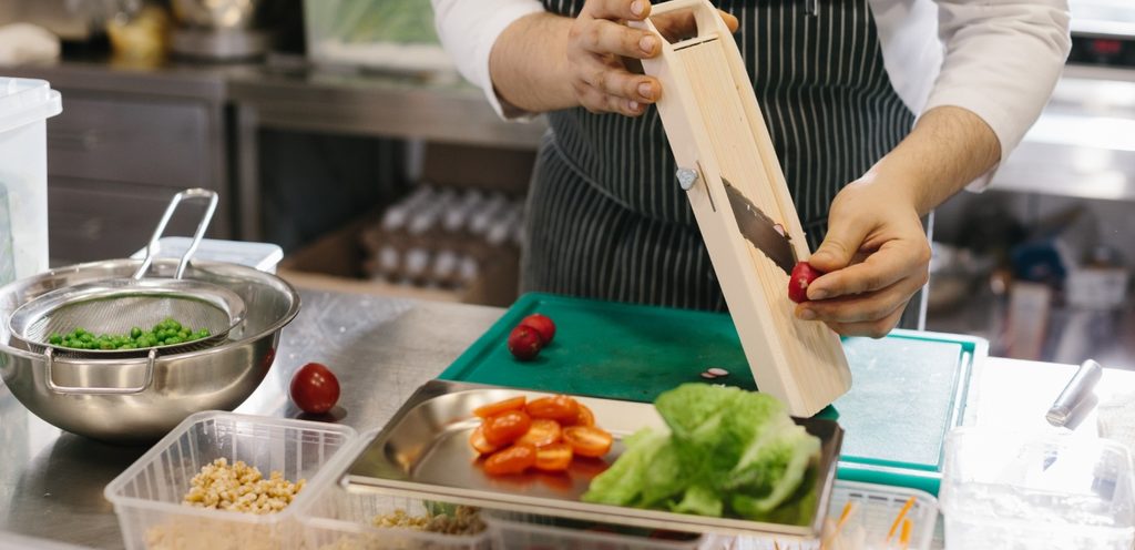 آداة التقطيع اليدوي