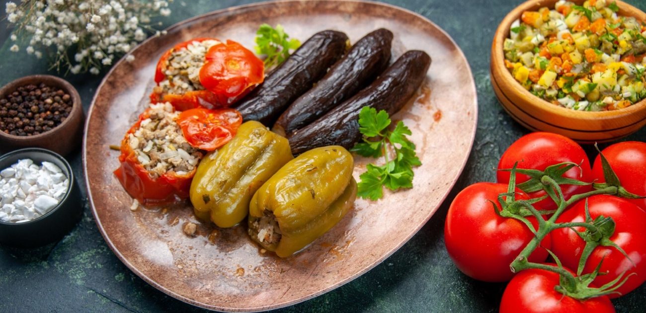 من المحشي إلى ورق العنب... إليكم أهم طبخات سورية للعزايم