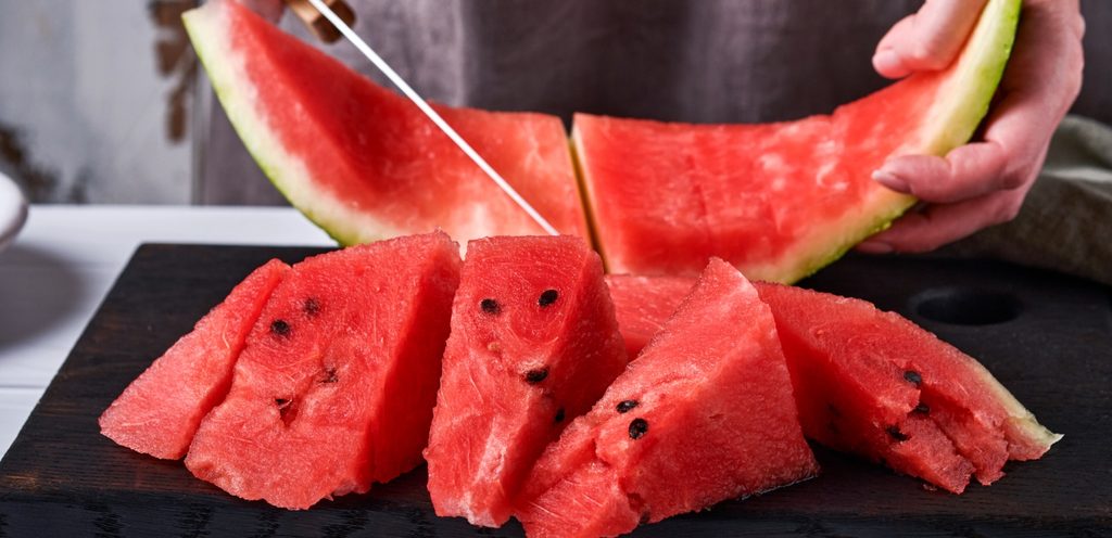 البطيخ من الفواكه التي تُسهم في ترطيب الجسم