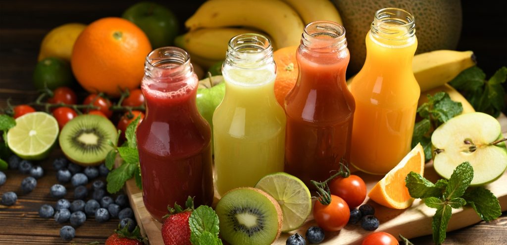 العصائر الطبيعية تحتوي العديد من العناصر الغذائية