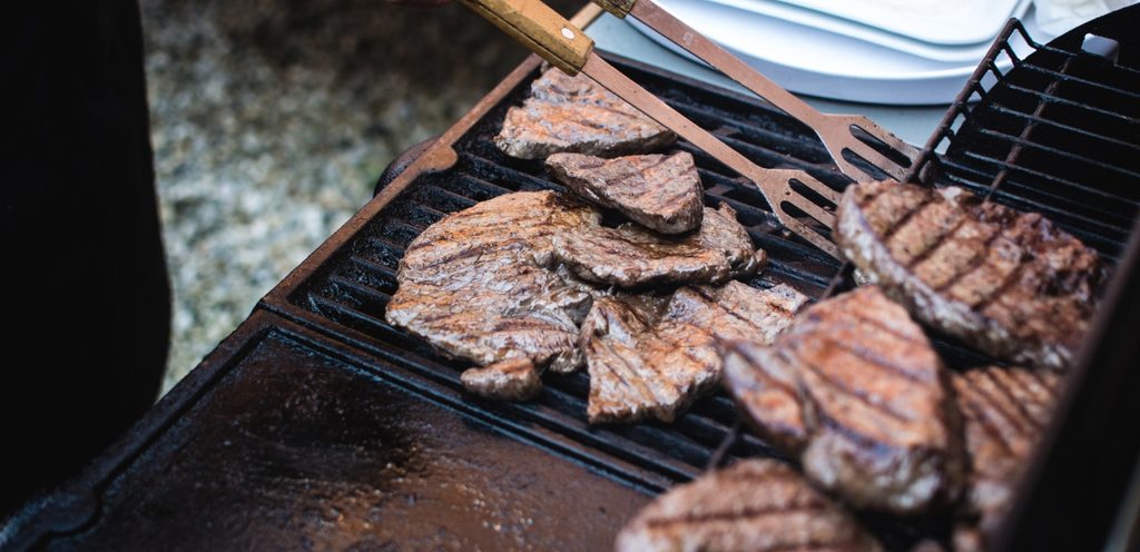 يفضل ترك القليل من العصارة في اللحم