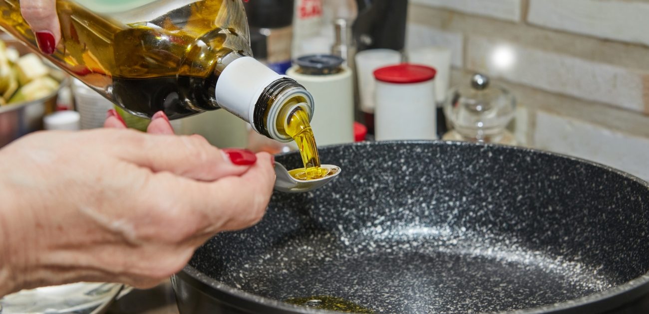 زيت الزيتون البكر من أفضل أنواع الزيوت