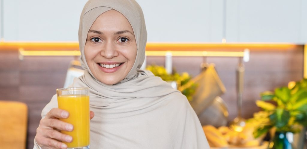 شرب العصائر الطبيعية يمنح الشرة تألقًا