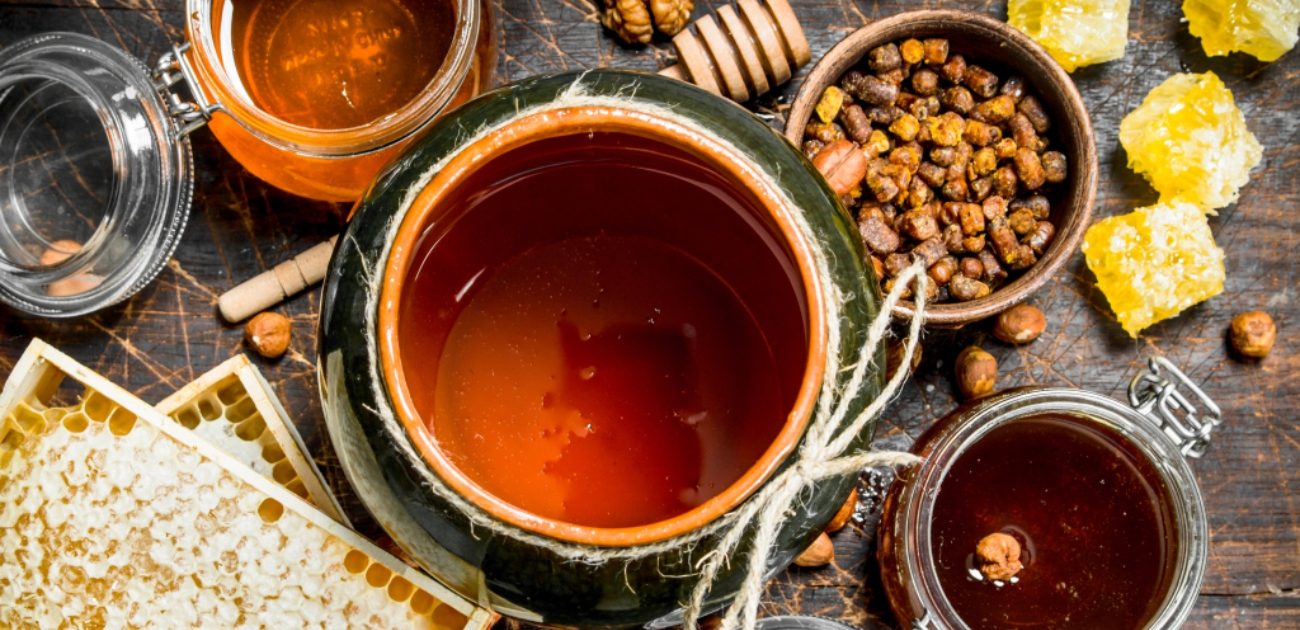 العسل الملكي الماليزي​ مقابل العسل العادي: الاستخدامات وأهم القيم الغذائية والفوائد؟
