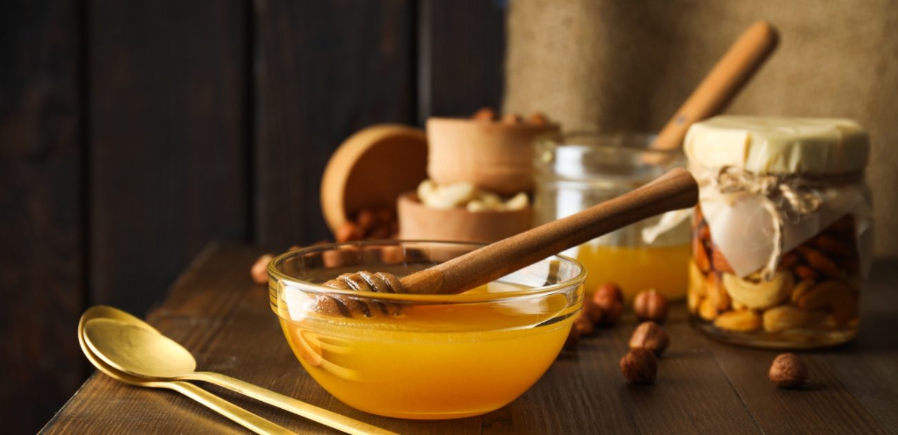 العسل الملكي الماليزي​ مقابل العسل العادي: الاستخدامات وأهم القيم الغذائية والفوائد؟