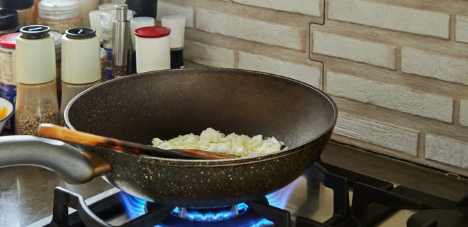 نقلّب البصل