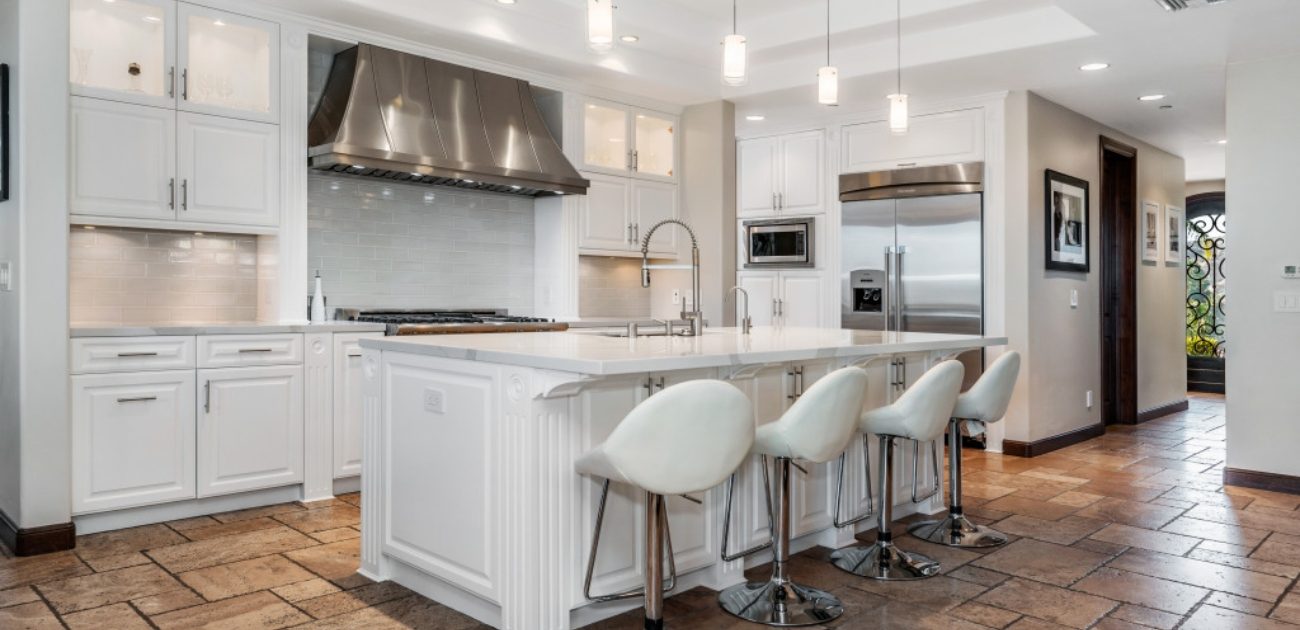 الفخامة للمطابخ: كيف تسيطر على موضة 2025؟