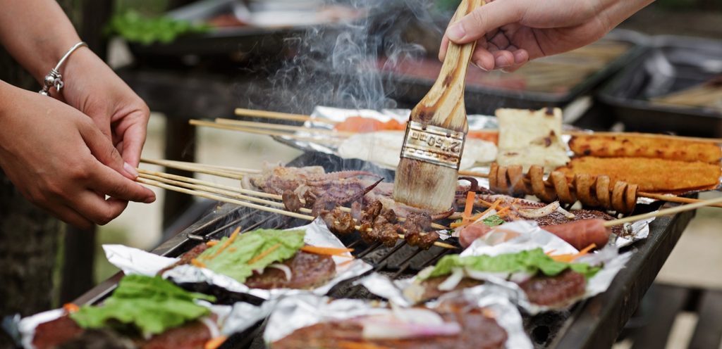 يمكنكم دهن اللحم بأي تتبيلة تفضلونها