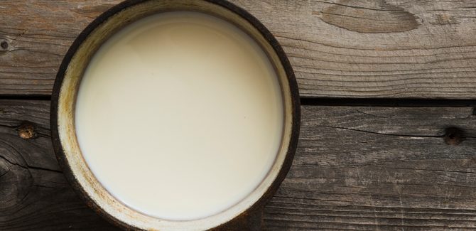 نضيف باقي المكونات لتصبح صوص سميكة